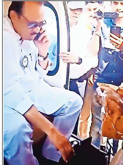 अजित पवार यांच्या बॅगेची तपासणी बॅगेत चिवडा, चकलीची पाकिटे